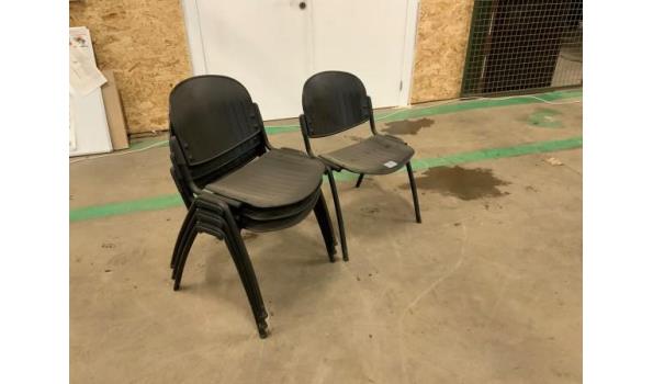 4 stapelbare stoelen zwart, zithoogte plm 44,5cm